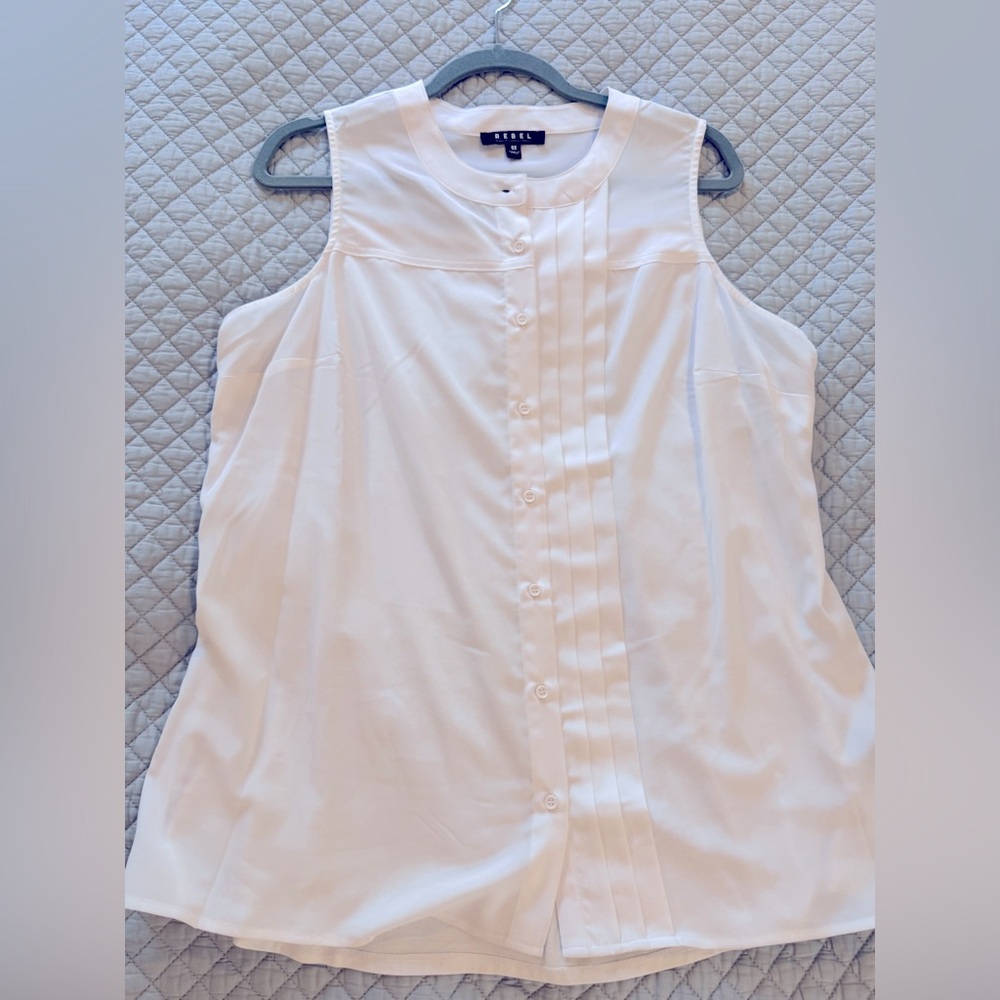 Sleeveless long shirt
